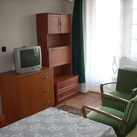 Fanni Vendeghaz מישקולץ